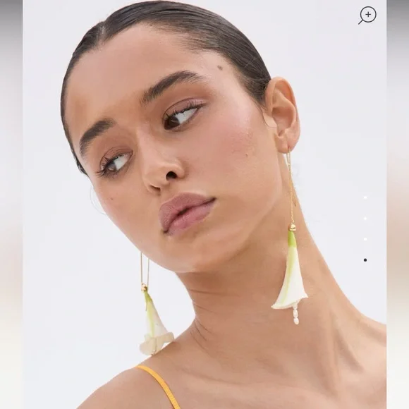 NWT Cult Gaia Calla Cultured Pearl Earrings - Picture 12 of 16